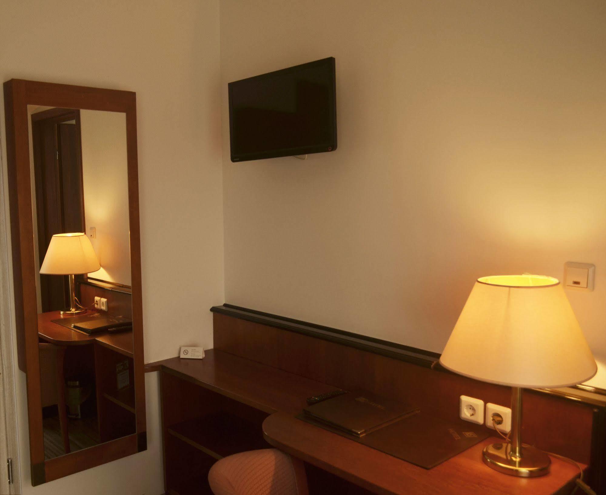 AS Hotel Göttingen Buitenkant foto